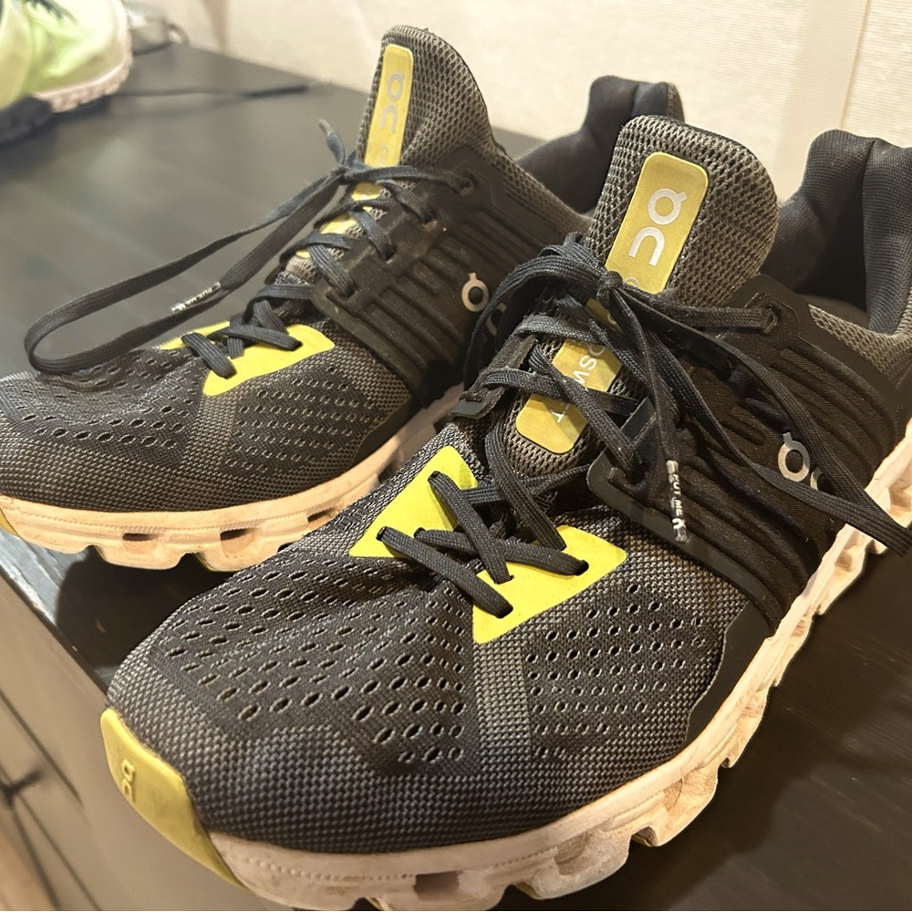 On Cloud running sneakers in good shape!
